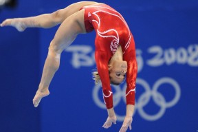 华体会平台娱乐-“宽板滑水：东三叉湖赛场掀起水上竞技风暴”