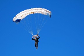 华体会app下载入口-英超球队高压比赛中运动员心理韧性与表现关系研究