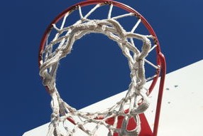 华体会官方网站-篮球赛中远投命中率成为胜负分水岭，篮球最远投球得分