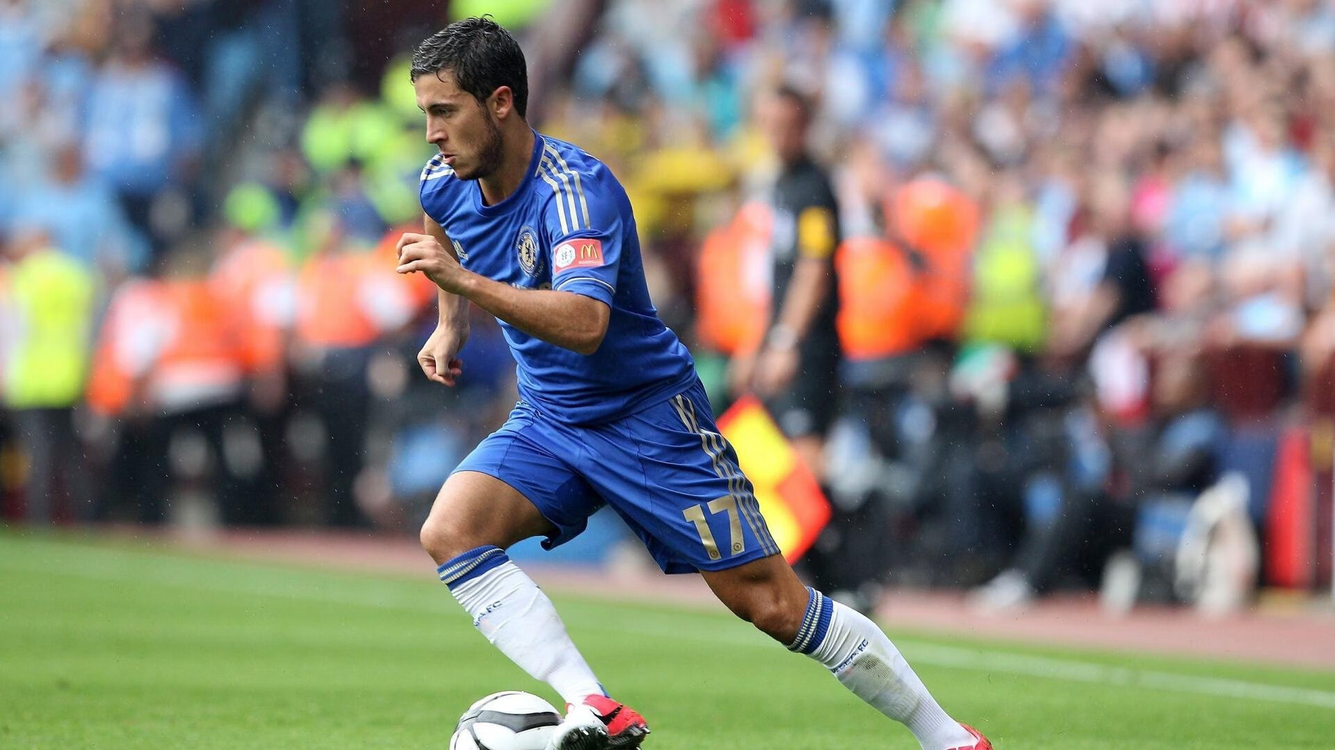 “羽毛球选手超常发挥,简阳文体中心赛场火爆”