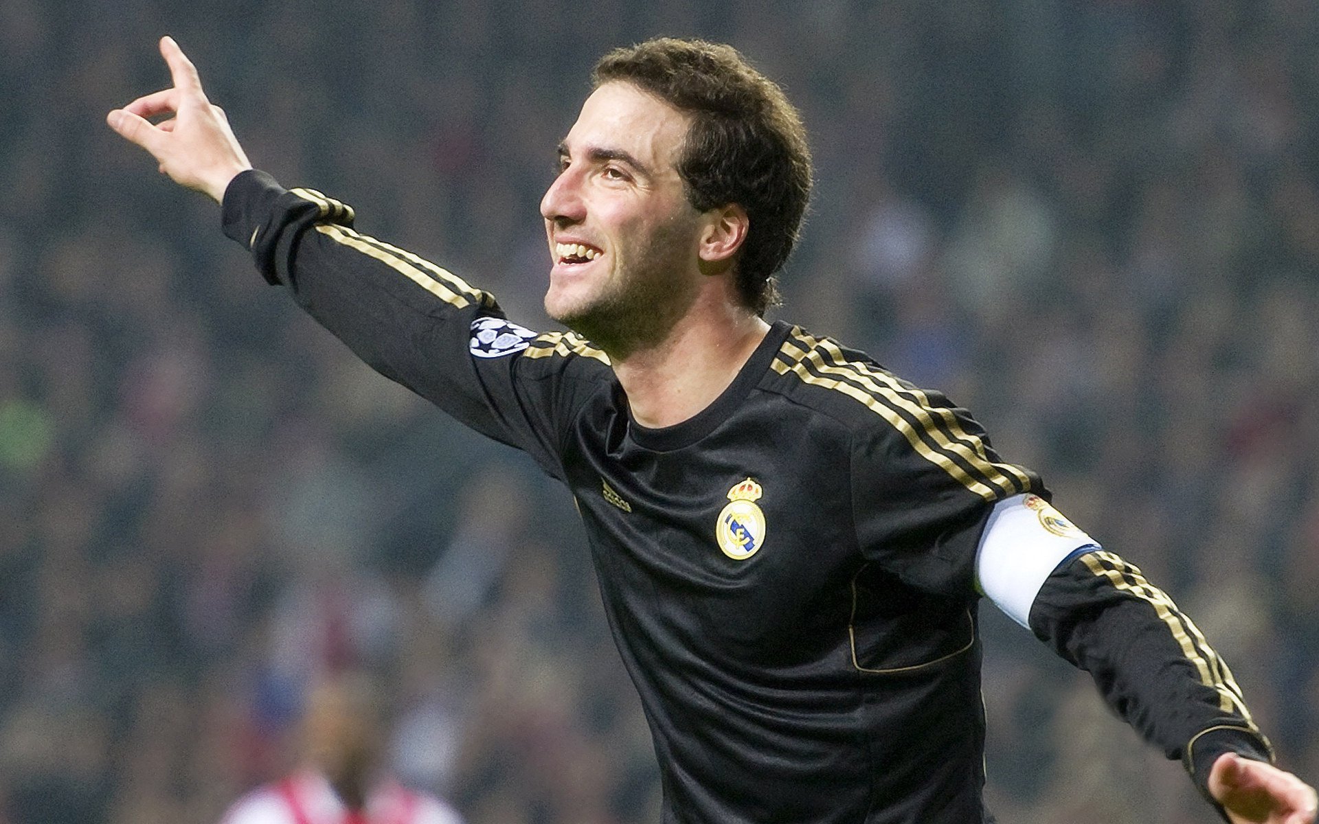 张伟丽表示比赛前会冥想放松心态,张伟丽的比赛现场